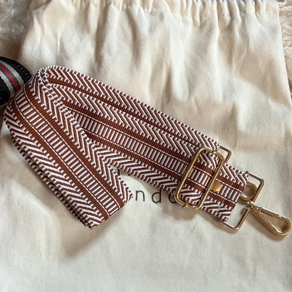 Pom Pom London Brown Crossbody Bag with Multiple Straps - Picture 6 of 7